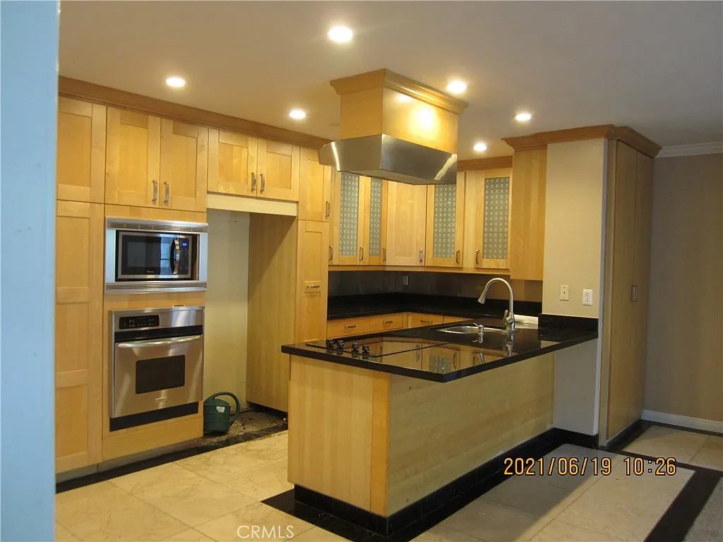 2 bed, 878 sqft, $2,650 — Photo 2