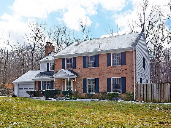 3rd image of 8072 Stillbrooke Rd