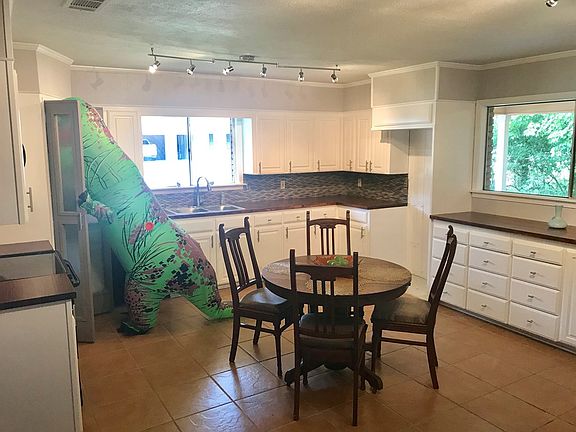 3rd image of 309 Shady Ln