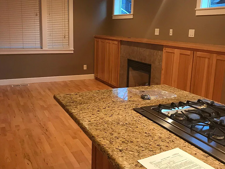 1604 Webb Lake Dr NE — Photo 4