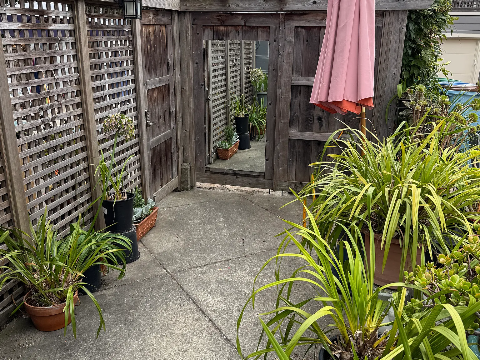 Studio, 750 sqft, $3,000 — Photo 1