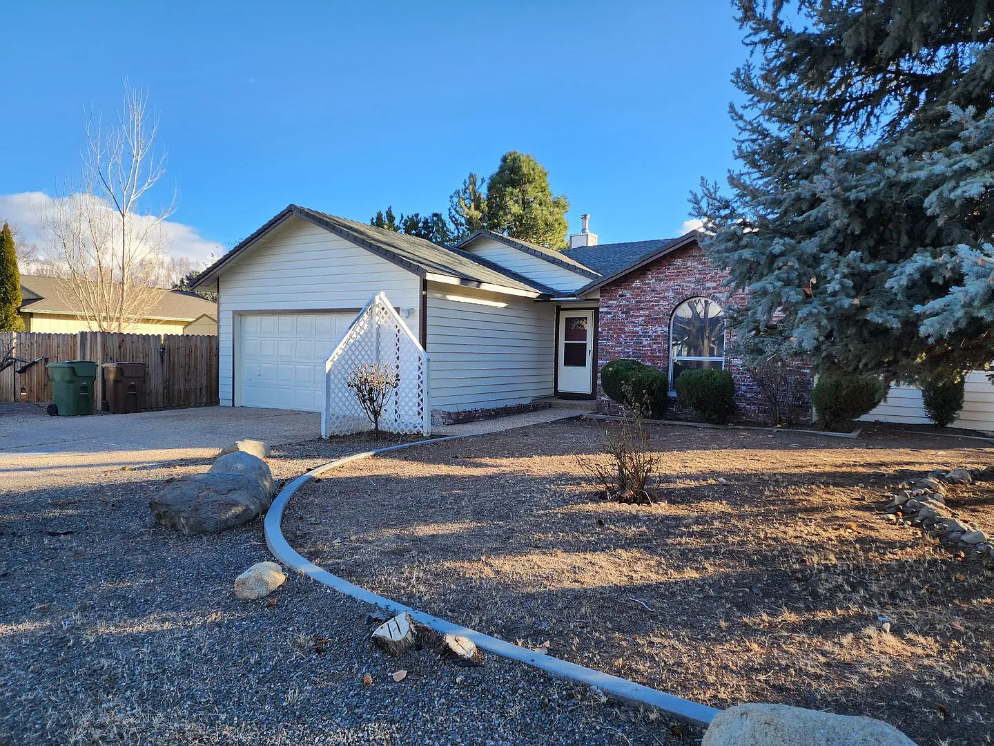Nice home in Minden For LEASE — Photo 2