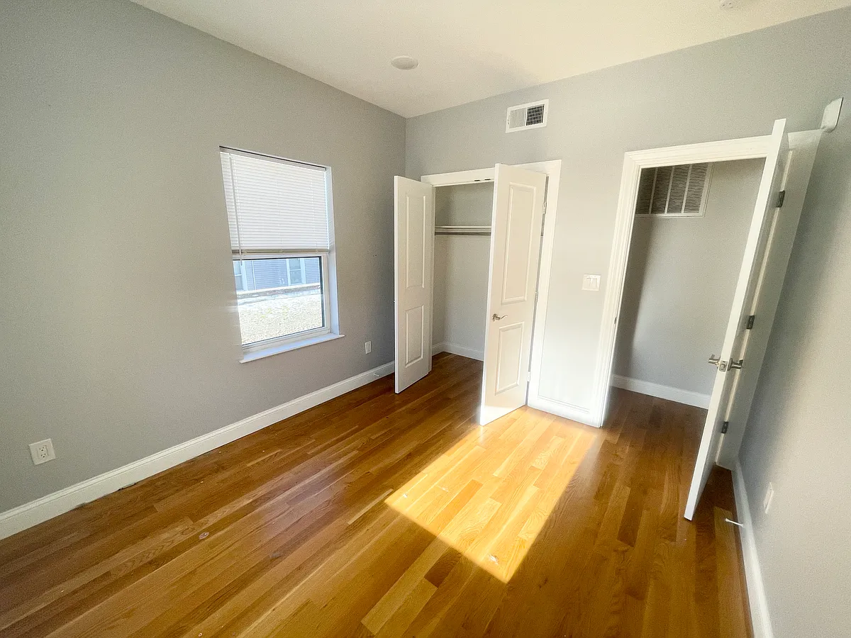Building Photo - 65 Burrell St #2L