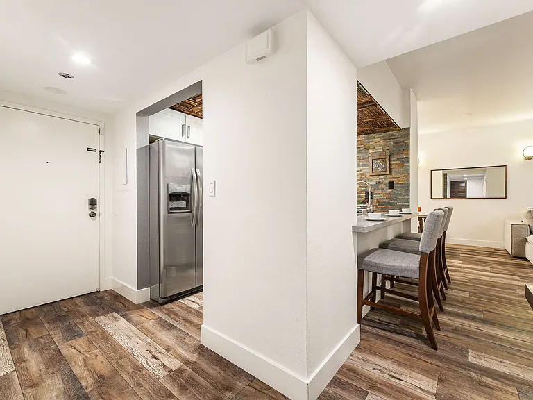 600 W 9th St #115 — Photo 17