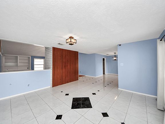 4th image of 11526 Sagevale Ln
