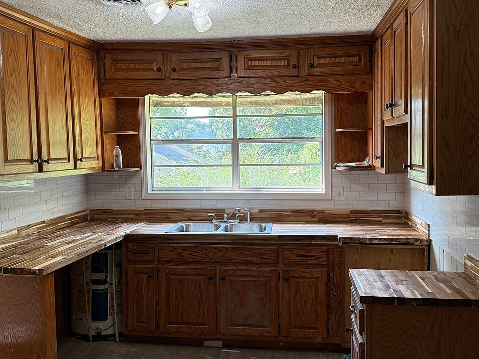 2nd image of 409 Hill Ave