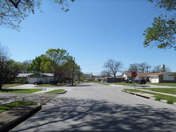 5th image of 626 Cambridge Dr