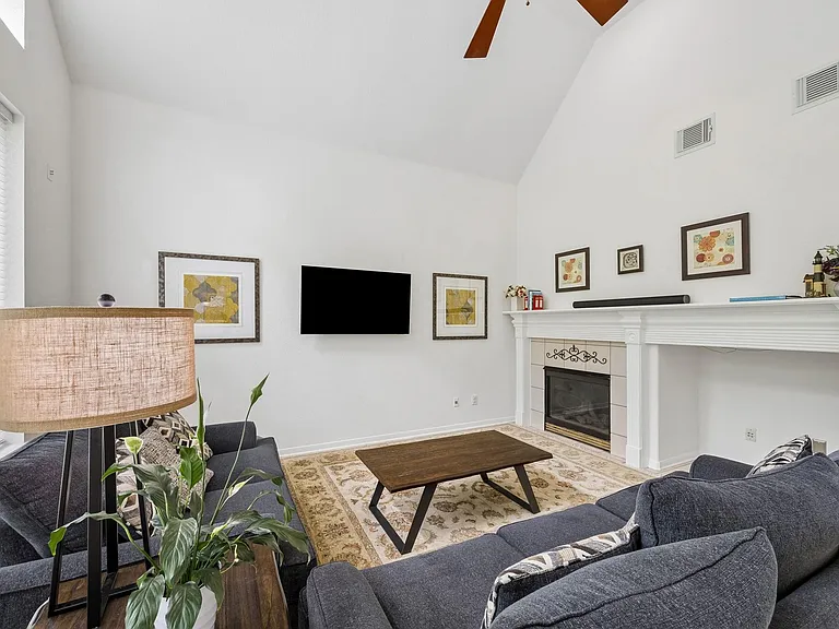 14 Guinevere Pl — Photo 16