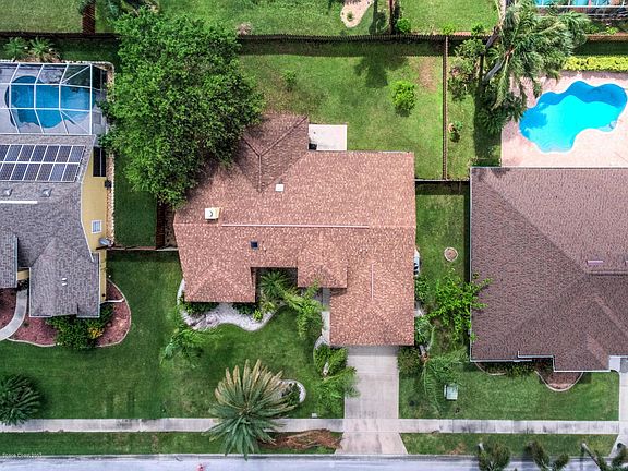 2nd image of 521 Sunset Lakes Dr