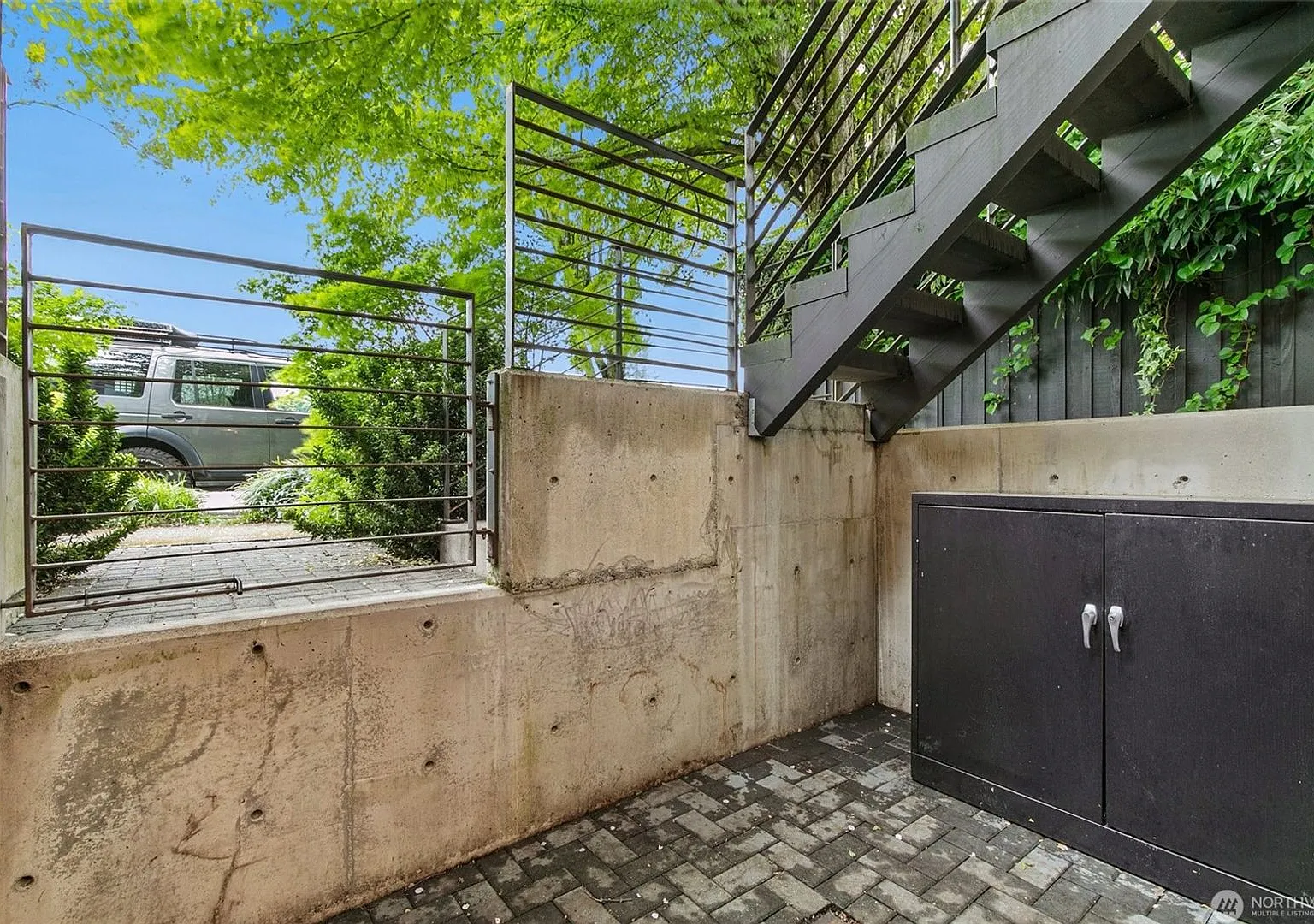 Stunning Modern 3 Bedroom Georgetown Home with Sustainable Design & Smart Features — Photo 3