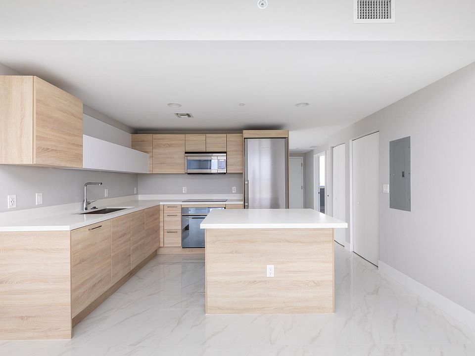1st image of 16385 Biscayne Blvd Unit 1118