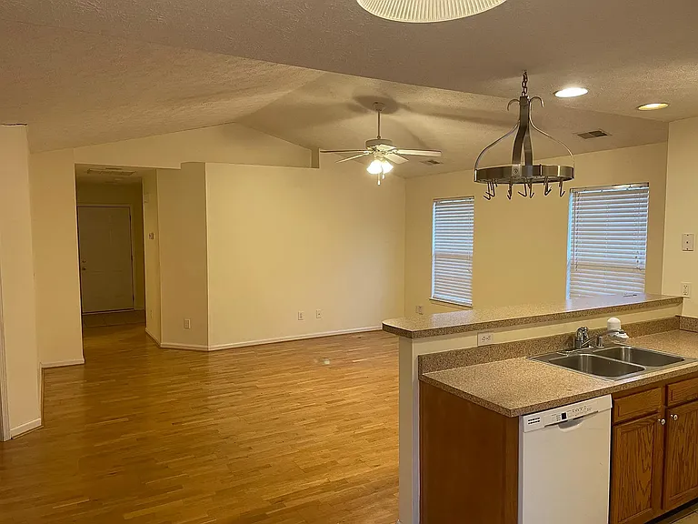 2576 Michelle Park — Photo 4