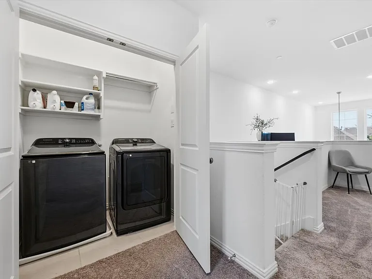901 Utica Dr — Photo 10
