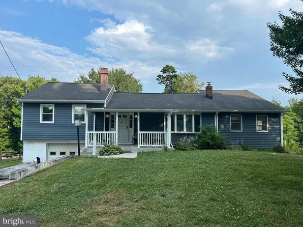 4307 Howard Dr, Sykesville, MD 21784
