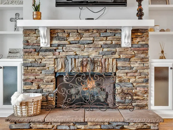 1075 Double Tree Ct, Ashland City, TN 37015