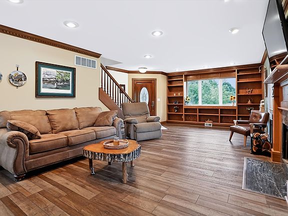 4th image of 23598 Fall Rd