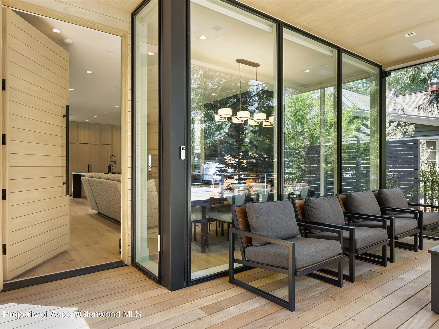4 bed, 4.5 bath, 3779 sqft, $150,000 — Photo 4