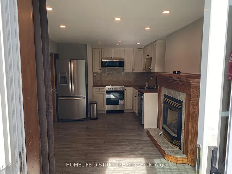 912 Exeter St — Photo 1