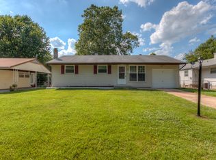 75 Florissant Park Dr, Florissant, MO 63031