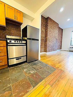 3rd image of 342 W End Ave APT 4B
