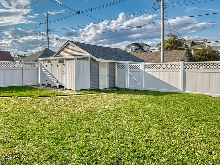 20 Woodland Ave — Photo 44
