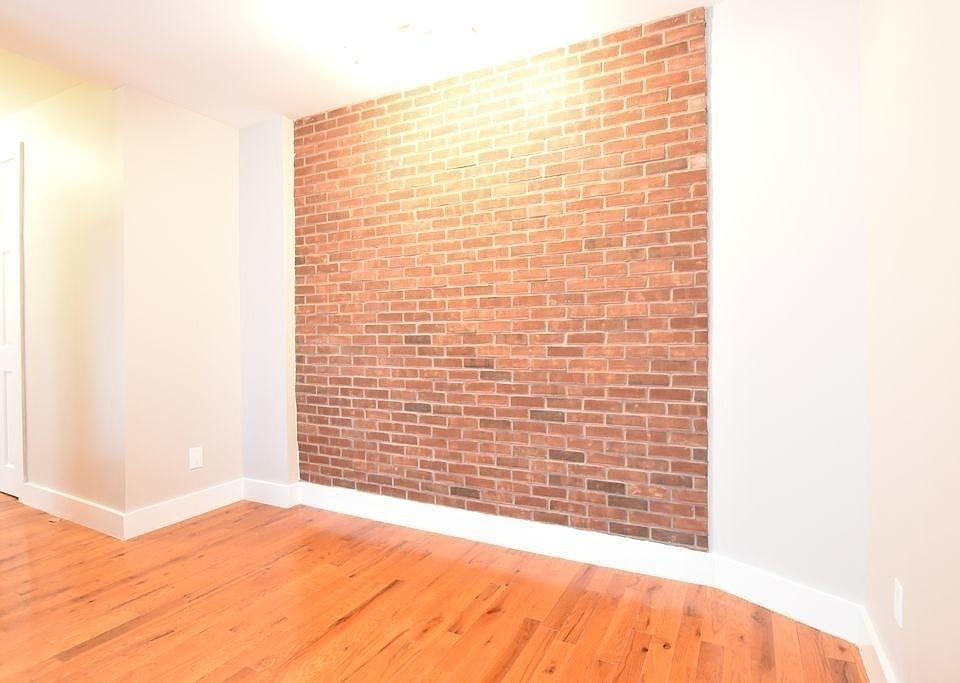 2nd image of 25 Dongan Pl #11
