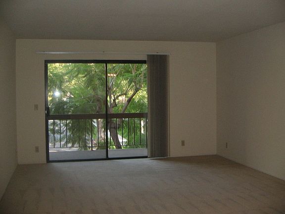 5th image of 1219 N Columbus Ave APT 203