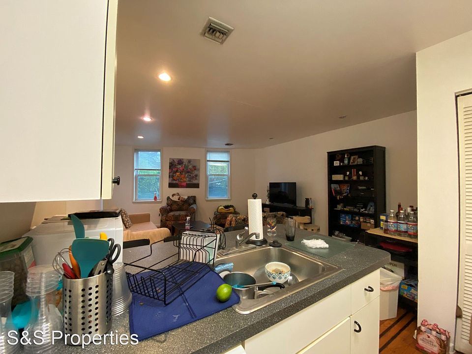 1st image of 916 E Passyunk Ave