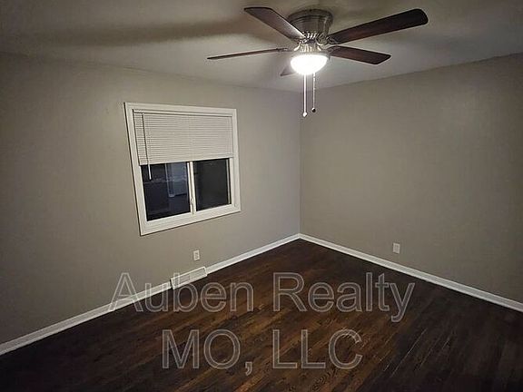 5th image of 1727 N 51st Ter