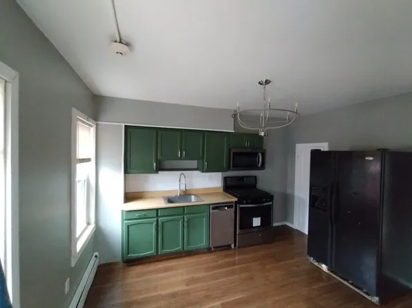 18 Scott Rd APT 1L, Cumberland, RI 02864