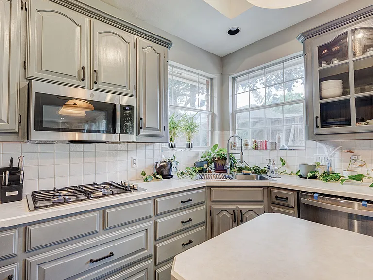 3204 Chaucer Ln — Photo 16