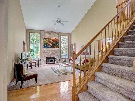4th image of W203N16390 White Oak Cir