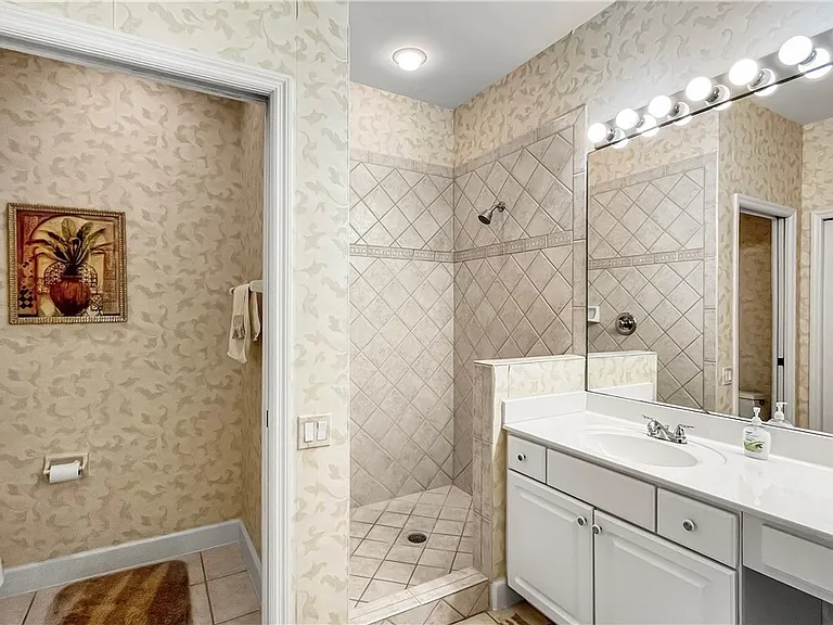 9121 Southmont Cv #304 — Photo 17