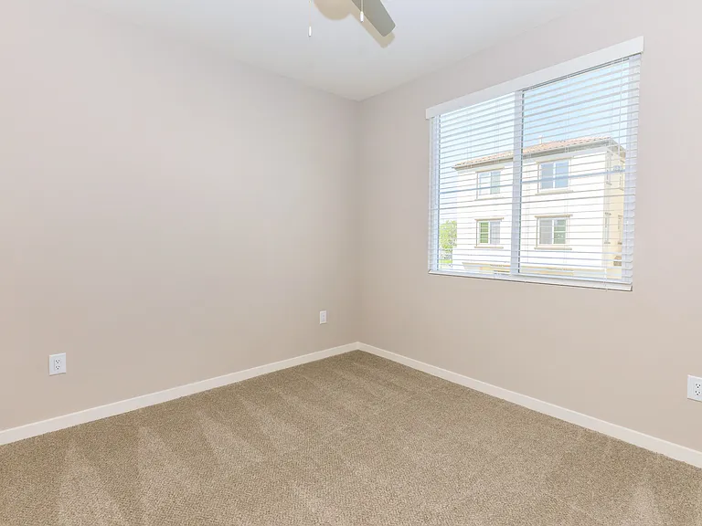Los Alamitos Luxury Apartments — Photo 22
