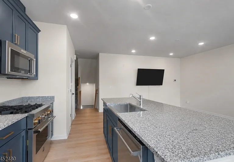 7 Jessica Ln #11205 — Photo 19