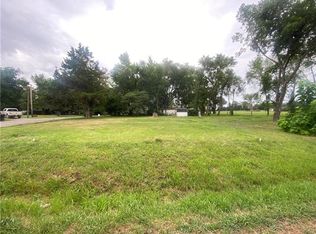 213 S Walnut St, Centerview, MO 64019