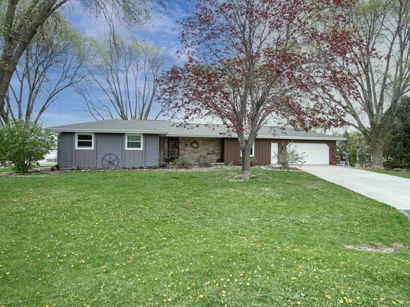 N7817 Palisades Cir, Sherwood, WI 54169