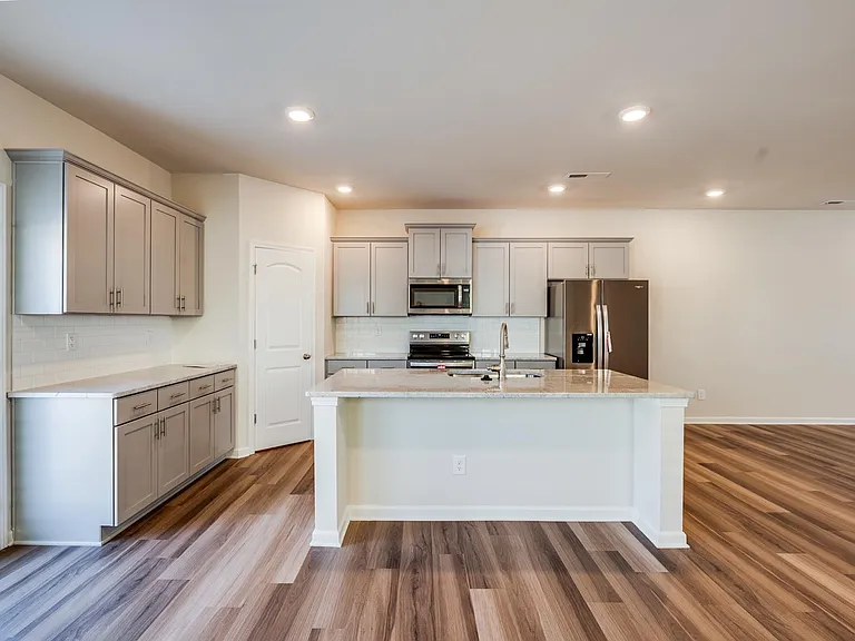 418 Sagecroft Ln — Photo 4