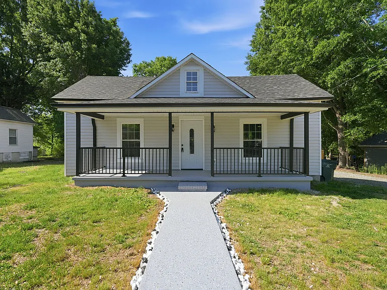 1106 Attica St — Photo 2