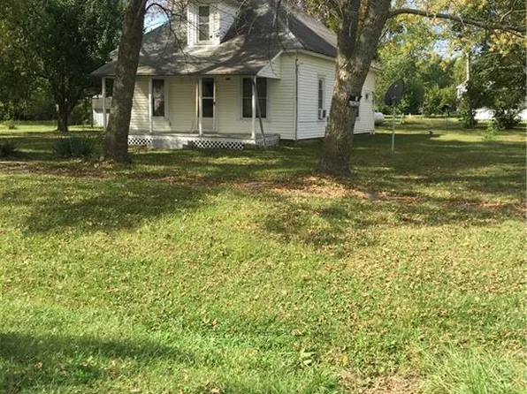 210 N Preston St, Kincaid, KS 66039