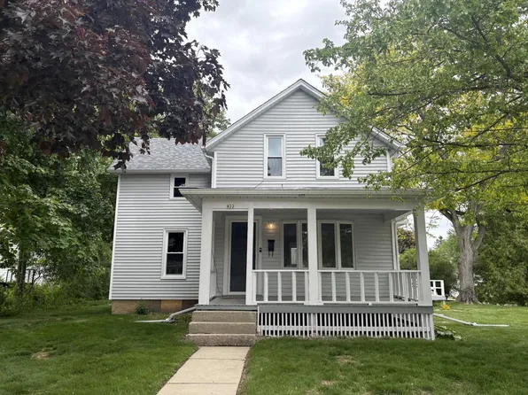 822 W South STREET, Oconomowoc, WI 53066