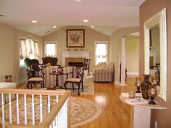 GREAT ROOM/LIVING ROOM