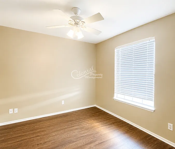 1406 Meadows Dr — Photo 7