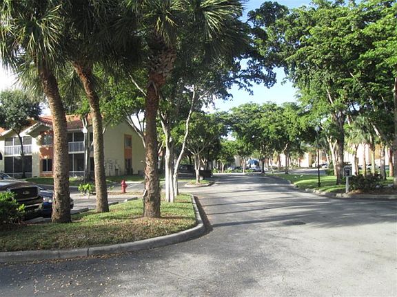 3rd image of 1099 The Pointe Dr