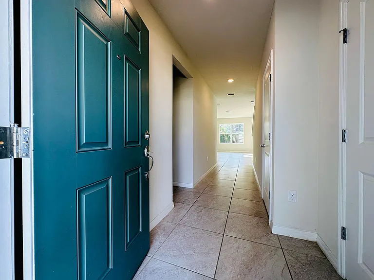 5269 Royal Point Ave — Photo 3