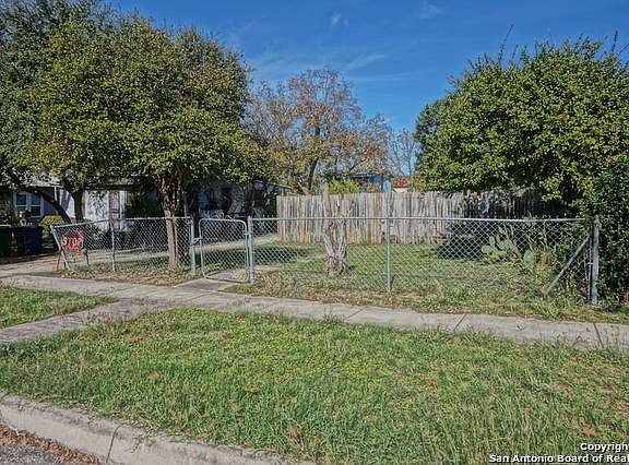 5th image of 825 Essex St