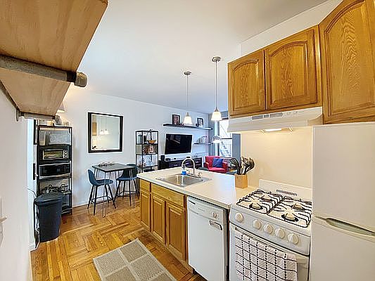 4th image of 647 W 174th St APT 5A