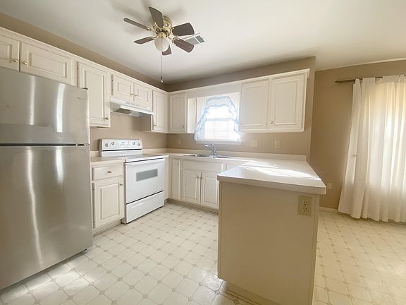 5th image of 1108 Holly Dr
