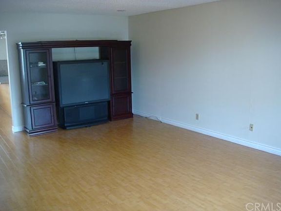 AN OPEN SPACE IN SITTING ROOM