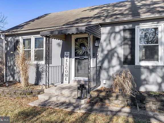 3rd image of 105 N Trooper Rd